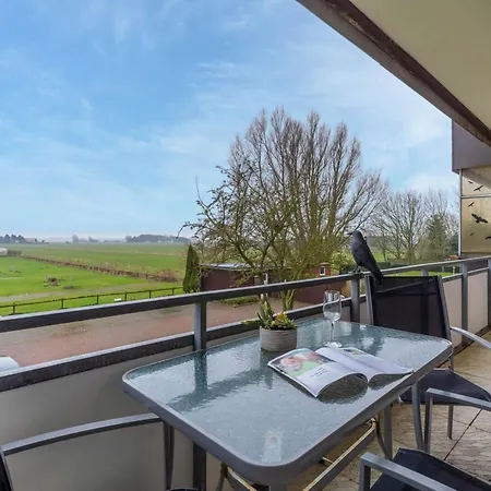 Mit Balkon In Westerdeichstrich Stinteck