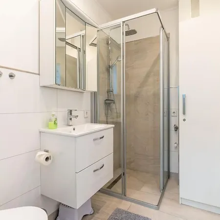 Mit Balkon In Westerdeichstrich